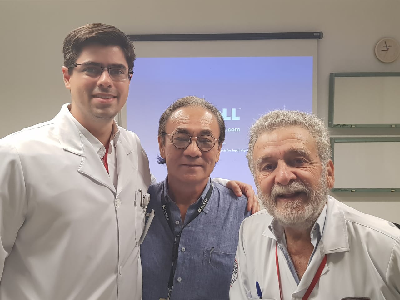 Médico neurocirurgião completa 50 anos de carreira bem-sucedida